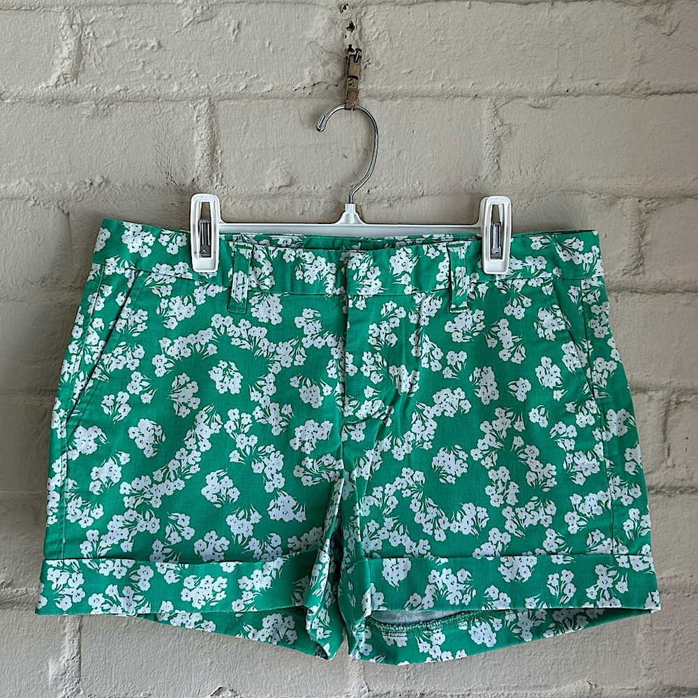 Gap Stretch size 4 green and white floral preppy summer shorts